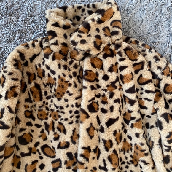 Leopard Print Faux-Fur Coat - Picture 5 of 6